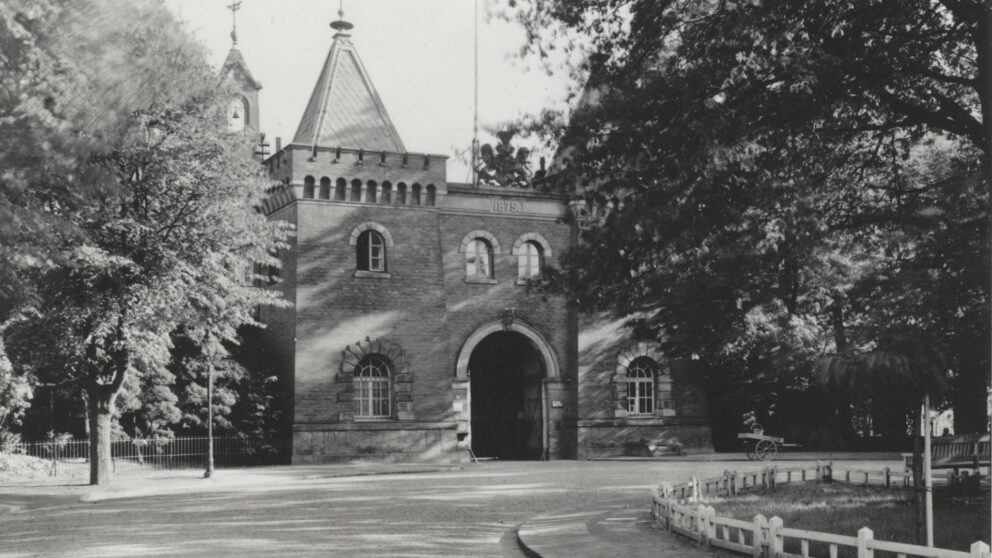 Das Torhaus der Strafanstalten Fuhlsbuettel auf deren Areal sich das KZ Fuhlsbuettel befand ca. 1931, Foto: Archiv der KZ, Gedenkstaette Neuengamme
