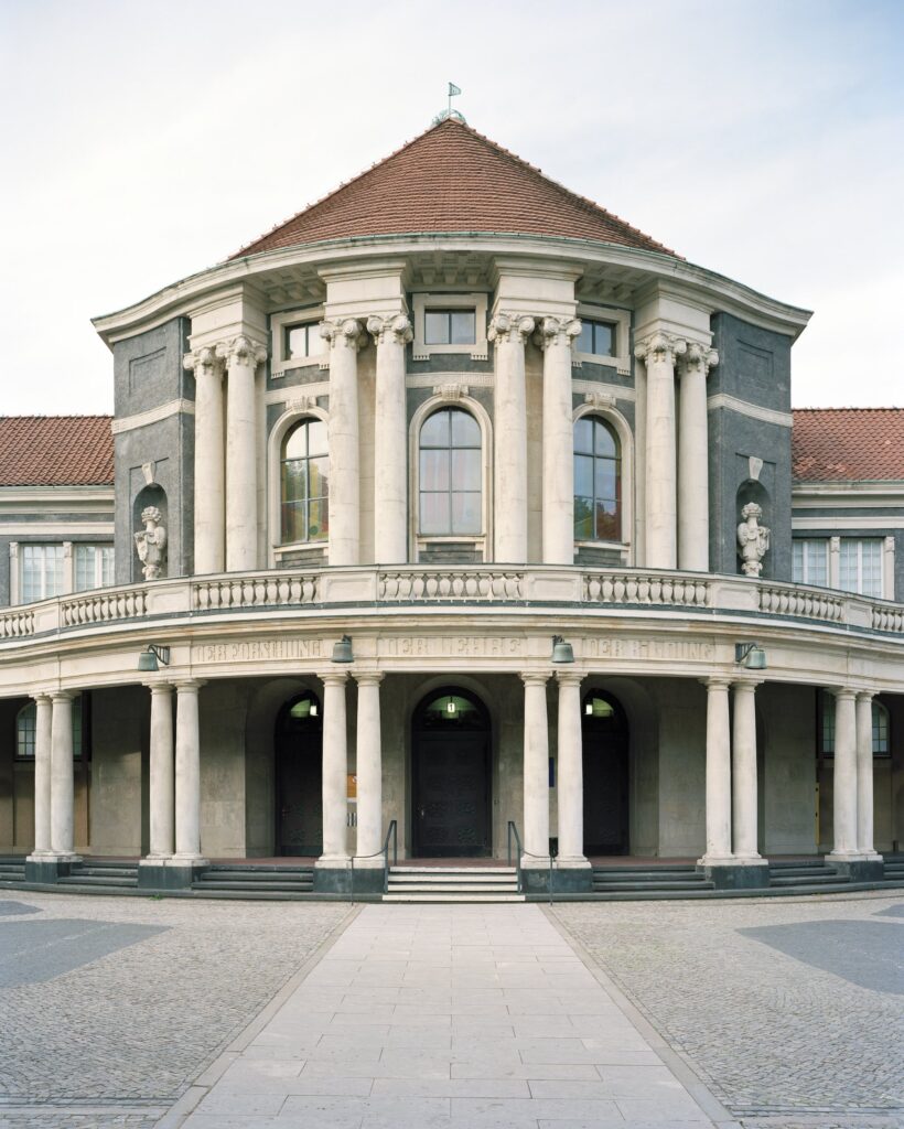 Hauptgebäude der Universität Hamburg, ehemals Hamburgisches Kolonialinstitut (1908-1918). 