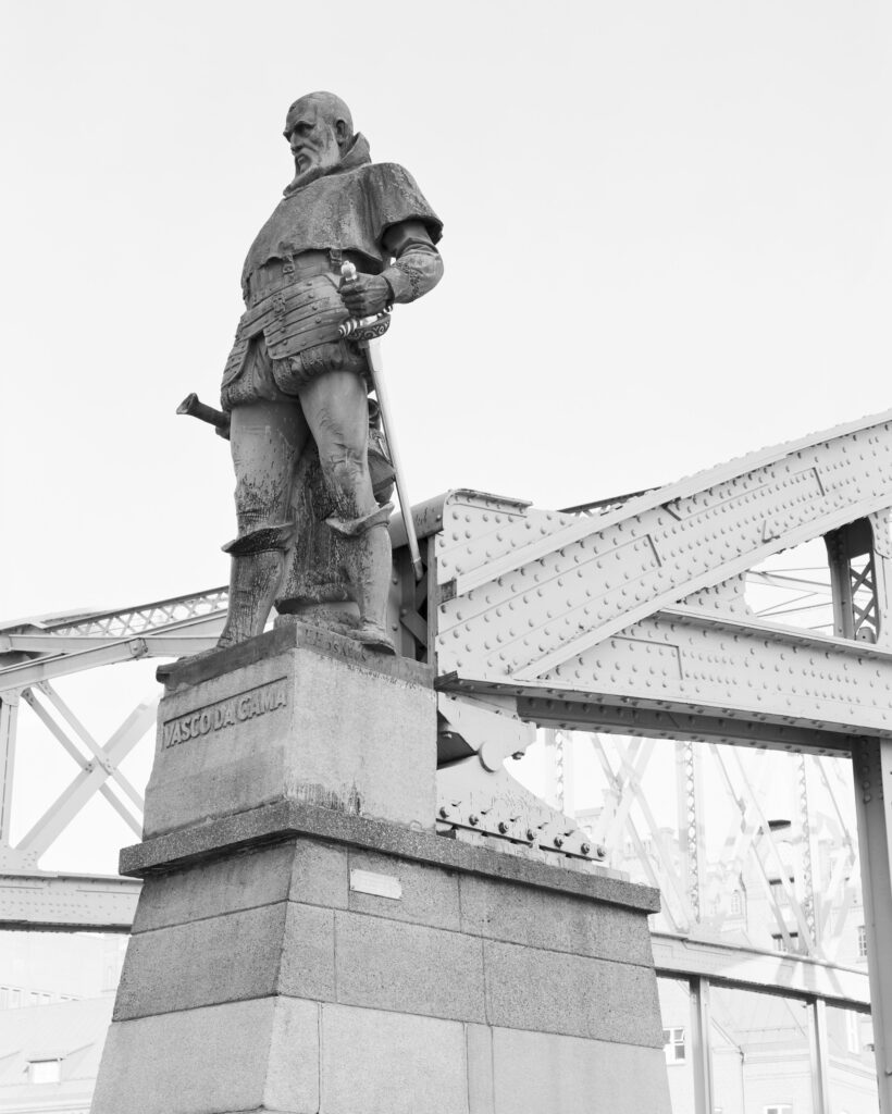 Statue Vasco Da Gama am Eingang der Speicherstadt. 