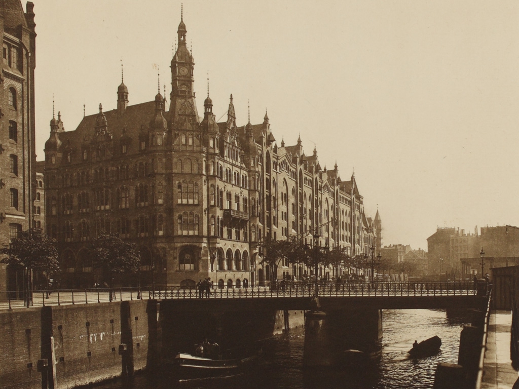 Kontor und Speicher der Freihafen-Lagerhaus-Gesellschaft. Hamburg, 1907. Fotograf: Schmidt Frz.